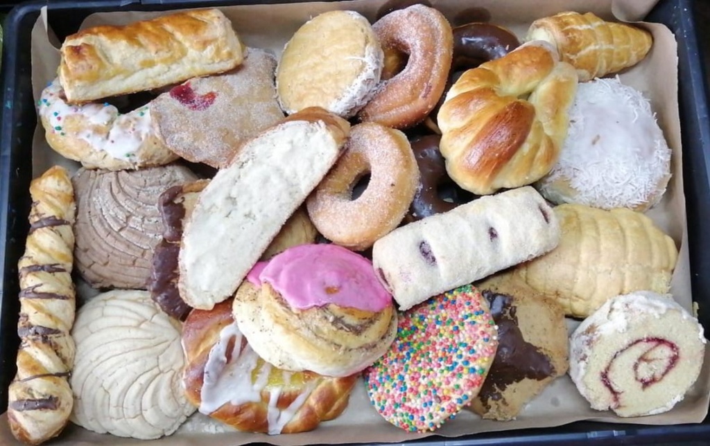 Pan Dulce charola surtida Servifrutas